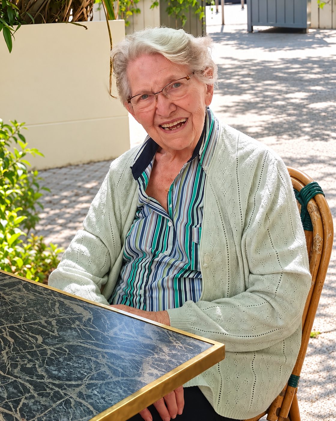 Yvonne au café